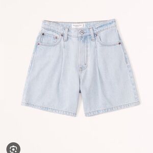 Abercrombie High Rise Loose Short; Light Wash Size 10